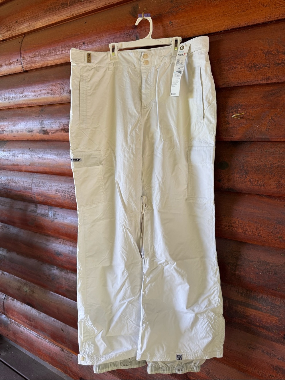 Roxy women’s White Cargo Snow Pants, New with tags, Sz XL